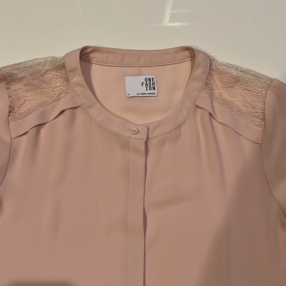 Blouse crepe fabric with lace detail, Soft pink, One Fashion by Vero Moda - Picture 3 of 6
